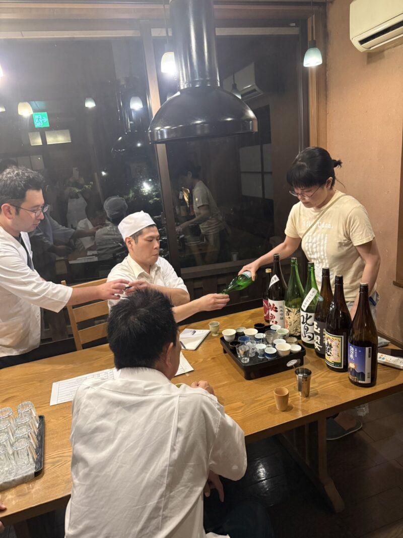 道前さんに説明やアドバイスをいただきながらも試飲した感想を意見交換